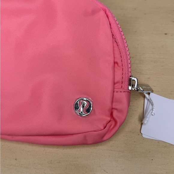 NWT Lululemon Everywhere Belt Bag 1L Salmon Pink - Picture 2 of 9